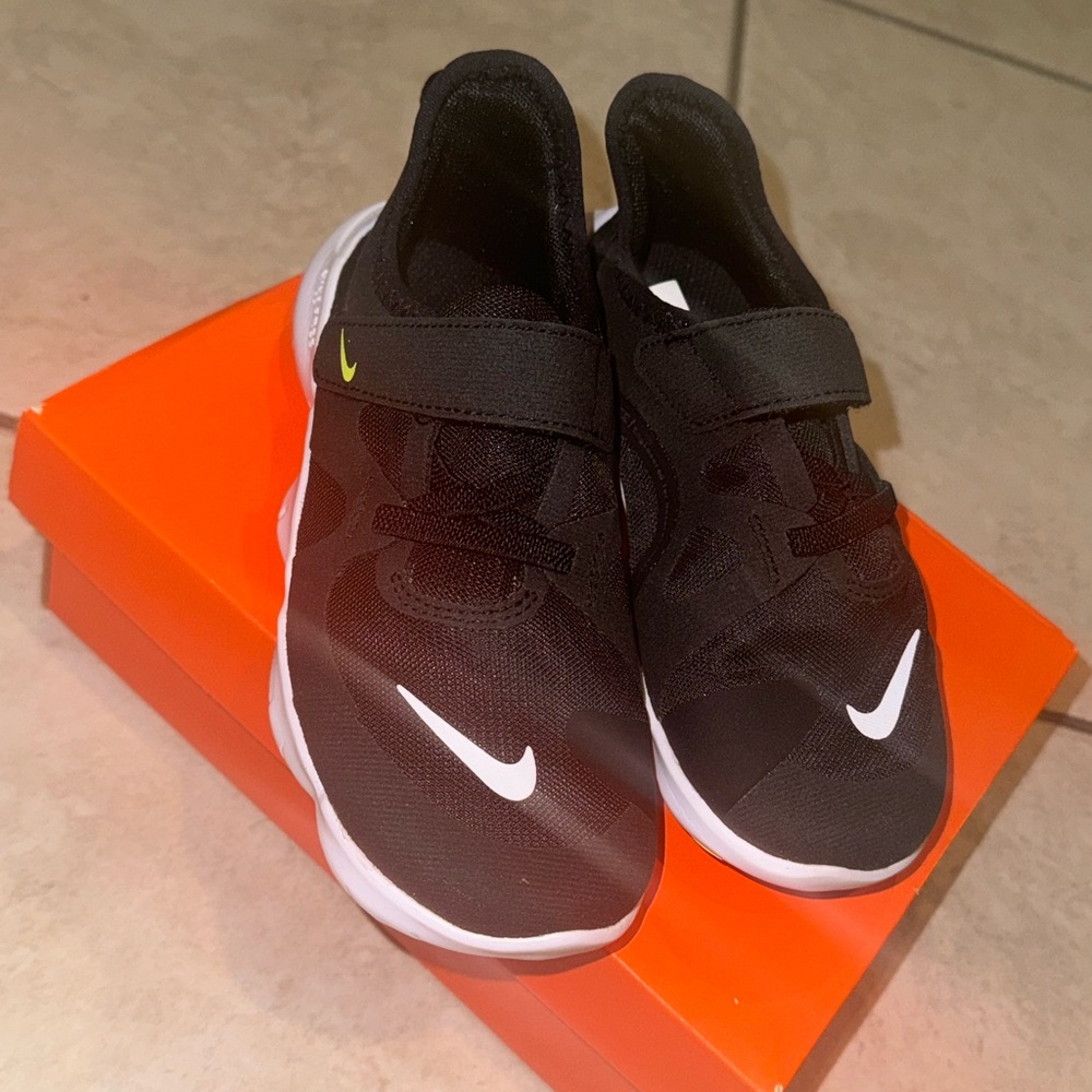Never worn kids nike